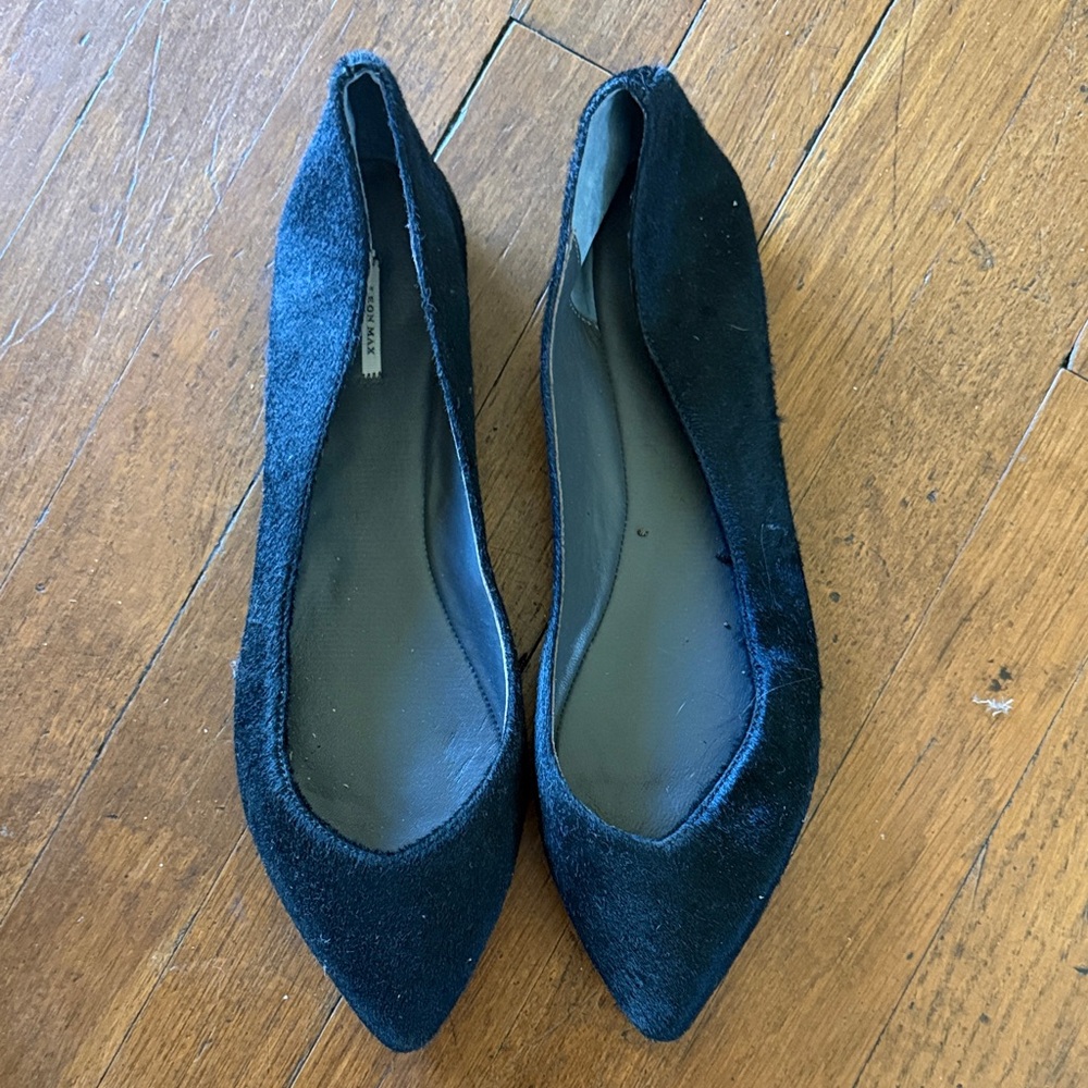 Women's Black Pointed Velvet Flats by Unknown Brand